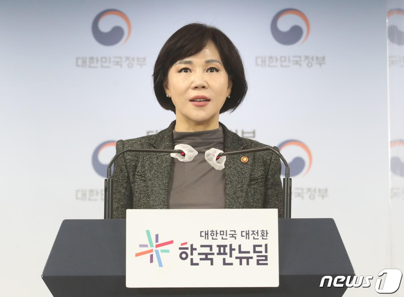 본문 이미지 - 전현희 국민권익위원장이 17일 서울 종로구 정부서울청사에서 부패신고 피신고자 사실확인 제도 시행 관련 브리핑을 하고 있다. 2022.3.17/뉴스1 ⓒ News1 송원영 기자