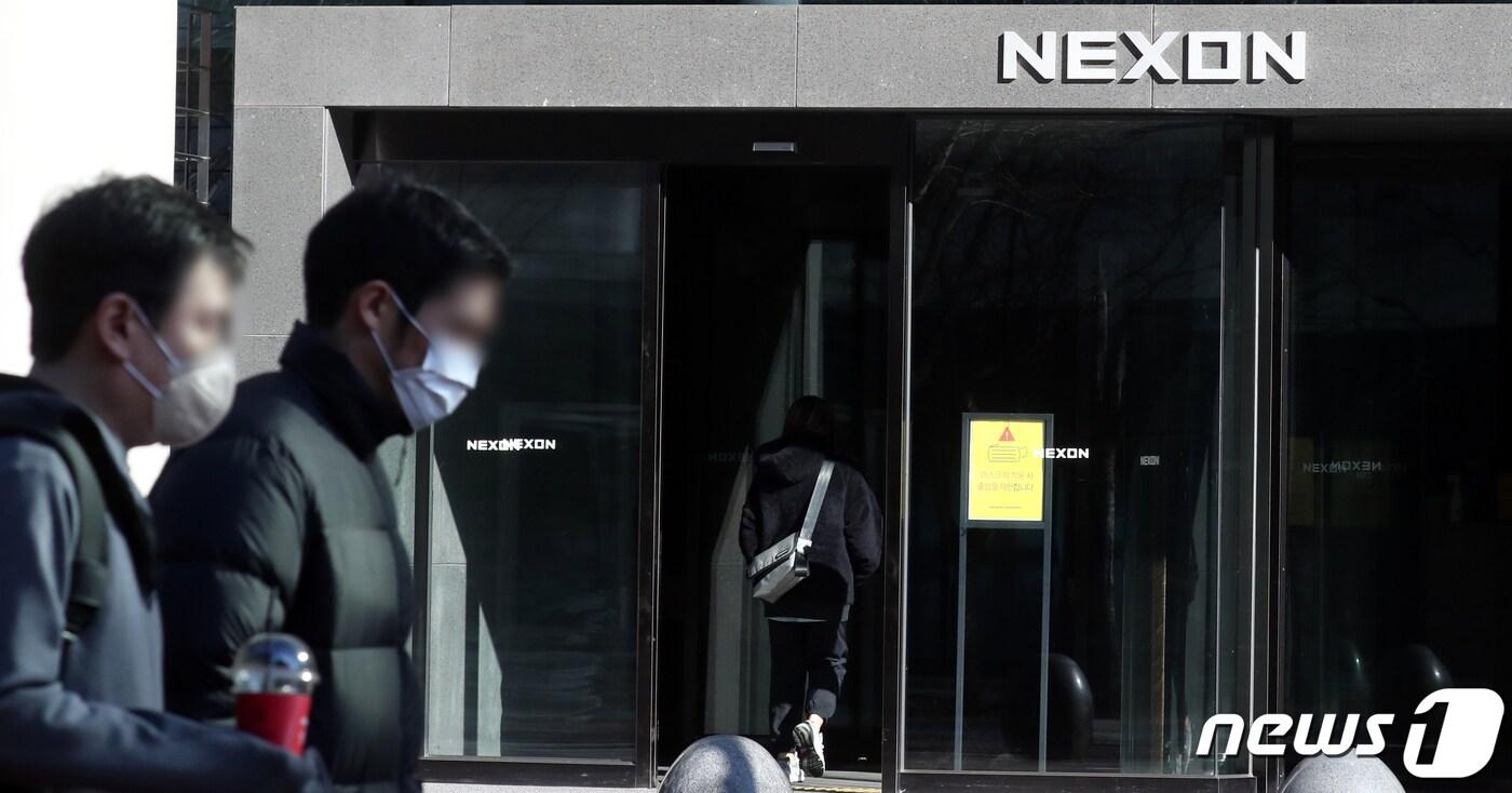 국내 1위 게임사 넥슨을 창업한 김정주 NXC(넥슨 지주회사) 이사가 지난 27일(현지시간) 향년 54세 나이로 미국 하와이에서 유명을 달리한 것으로 확인됐다. 사진은 경기도 성남시 분당구 넥슨 사옥의 모습. 2022.3.2/뉴스1 ⓒ News1 김명섭 기자