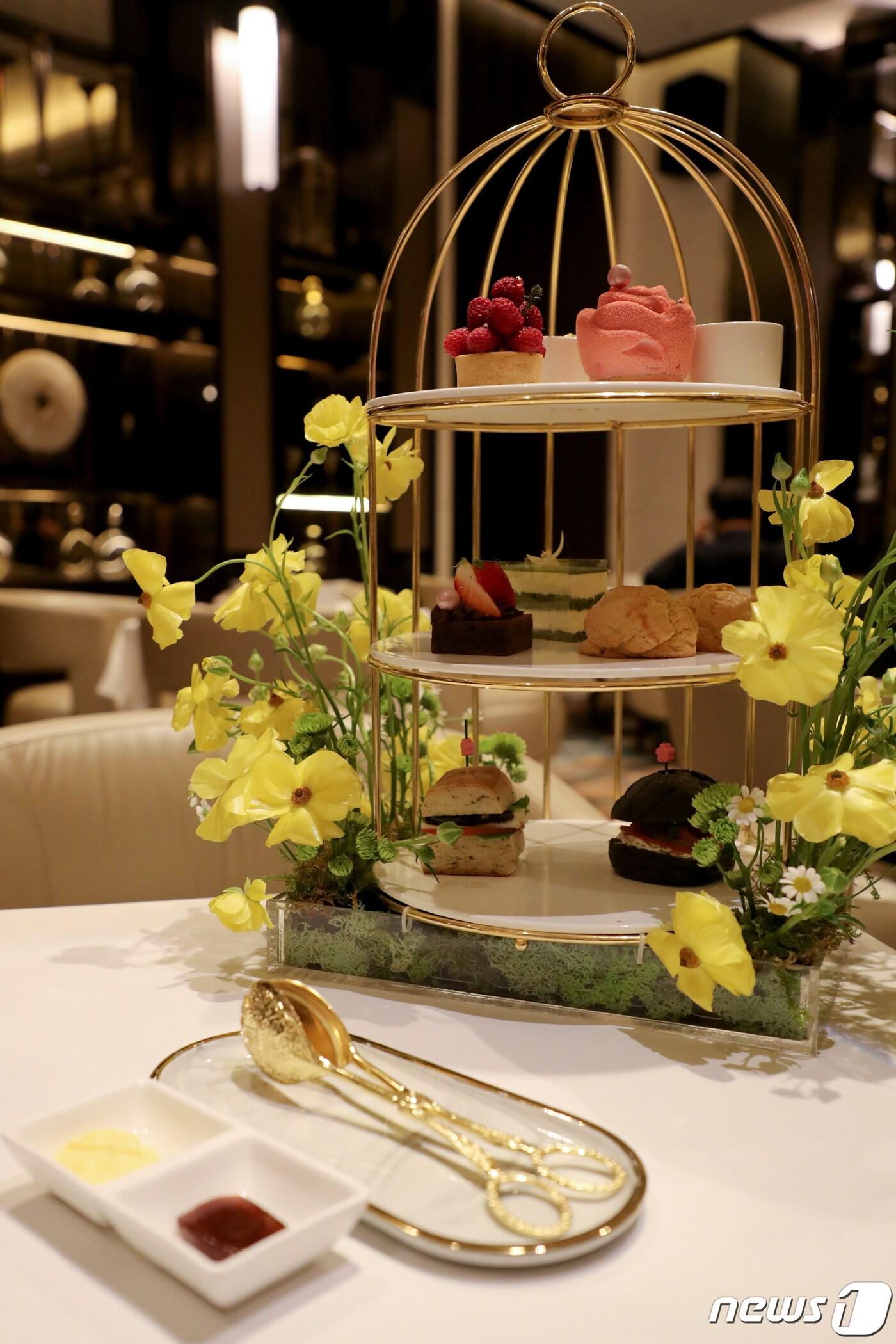 본문 이미지 - 부산롯데호텔이 4월2일부터 2개월간 매주 주말 낮 12시부터 오후 2시30분까지 호텔 1층 더 라운지 앤 바에서 '애프터눈 티 브런치 위드 로네펠트'를 선보인다. 2022.3.21/뉴스1 ⓒ News1 김영훈 기자