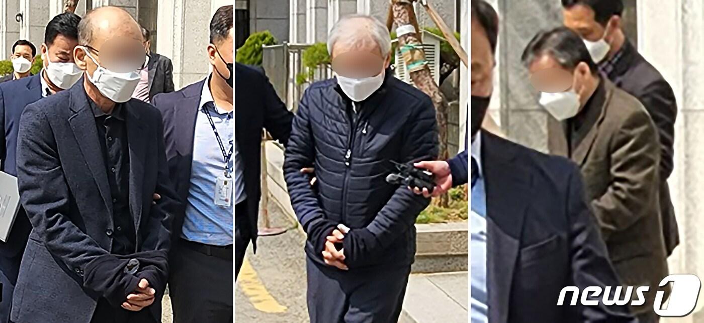 본문 이미지 - 광주 현대산업개발 화정아이파크 신축공사 붕괴사고와 관련, 공사현장 감리자 3명이 지난해 3월24일 오전 광주지방법원에서 열린 구속 전 피의자 심문(영장실질심사)를 마친 뒤 각각 법정 밖으로 나오고 있다. 이들은 안전관리 의무를 소홀히 해 사고를 유발한 혐의(업무상 과실치사상)를 받는다. 2022.3.24/뉴스1 ⓒ News1 