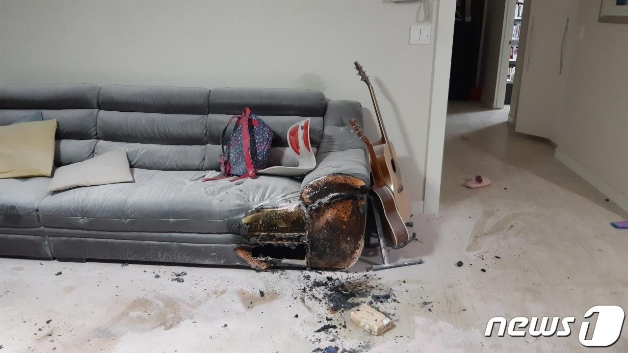 본문 이미지 - 부신 해운대구 좌동 아파트 화재 현장(부산재난소방본부 제공)ⓒ 뉴스1