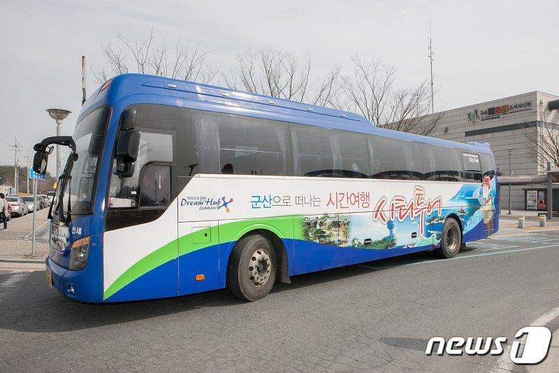 본문 이미지 - 전북 군산시가 오는 5일부터 시티투어버스 운영을 재개한다.ⓒ 뉴스1