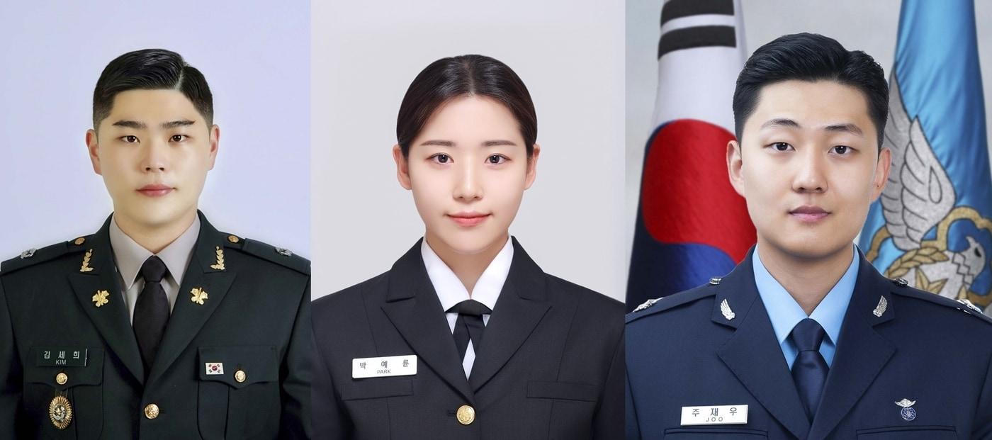 본문 이미지 - 2022년 학군장교(ROTC) 임관식에서 대통령상을 수상자들. 왼쪽부터 김세희 육군 소위, 박예륜 해군 소위, 주재우 공군 소위.(육군 제공)ⓒ 뉴스1
