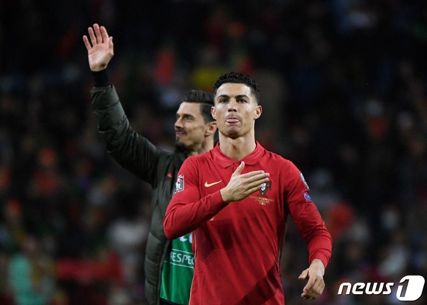 본문 이미지 - 5회 연속 월드컵 무대를 밟게 되는 크리스티아누 호날두. ⓒ AFP=뉴스1