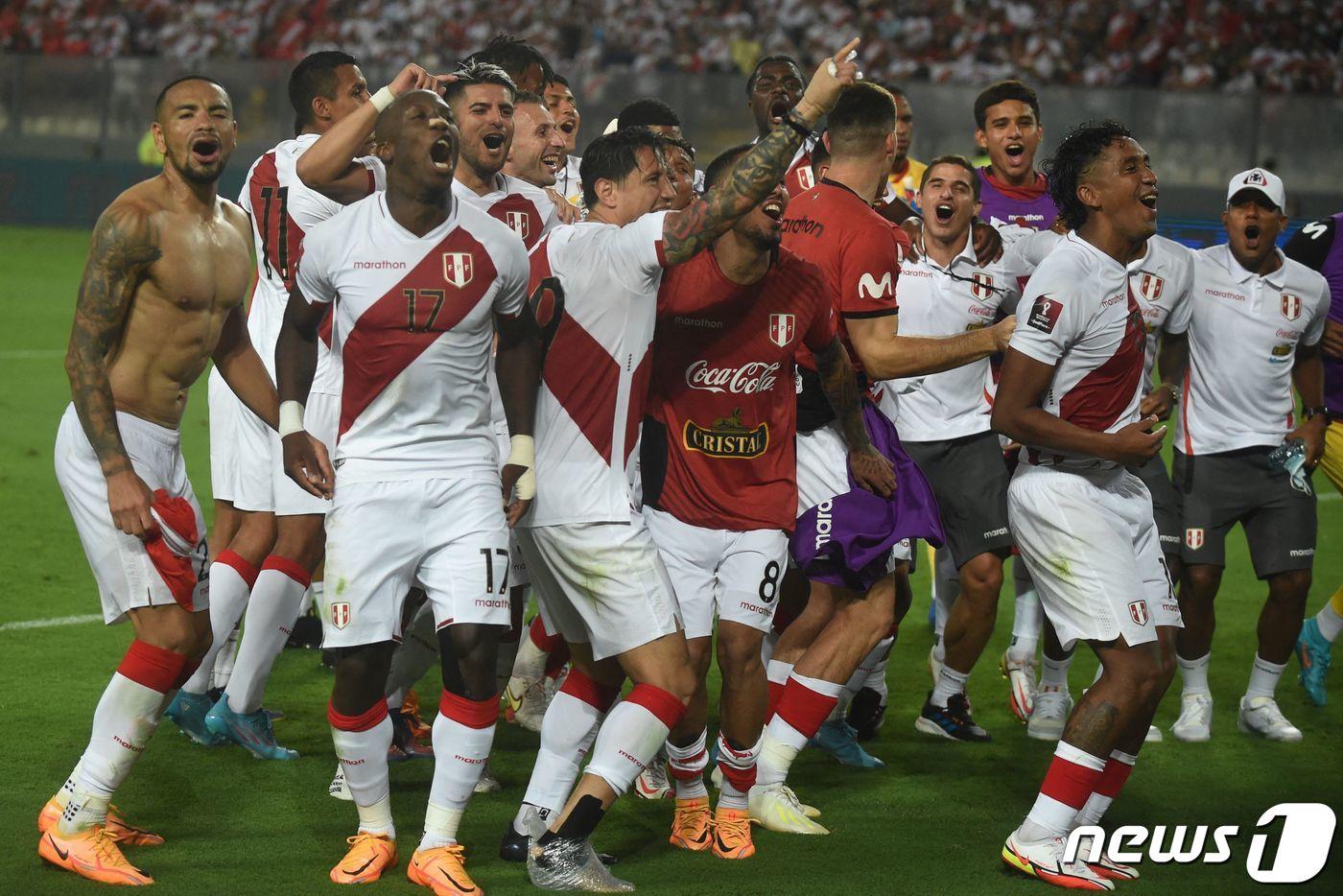 2022 국제축구연맹(FIFA) 카타르 월드컵 남미 지역 5위를 확정 지은 페루. ⓒ AFP=뉴스1