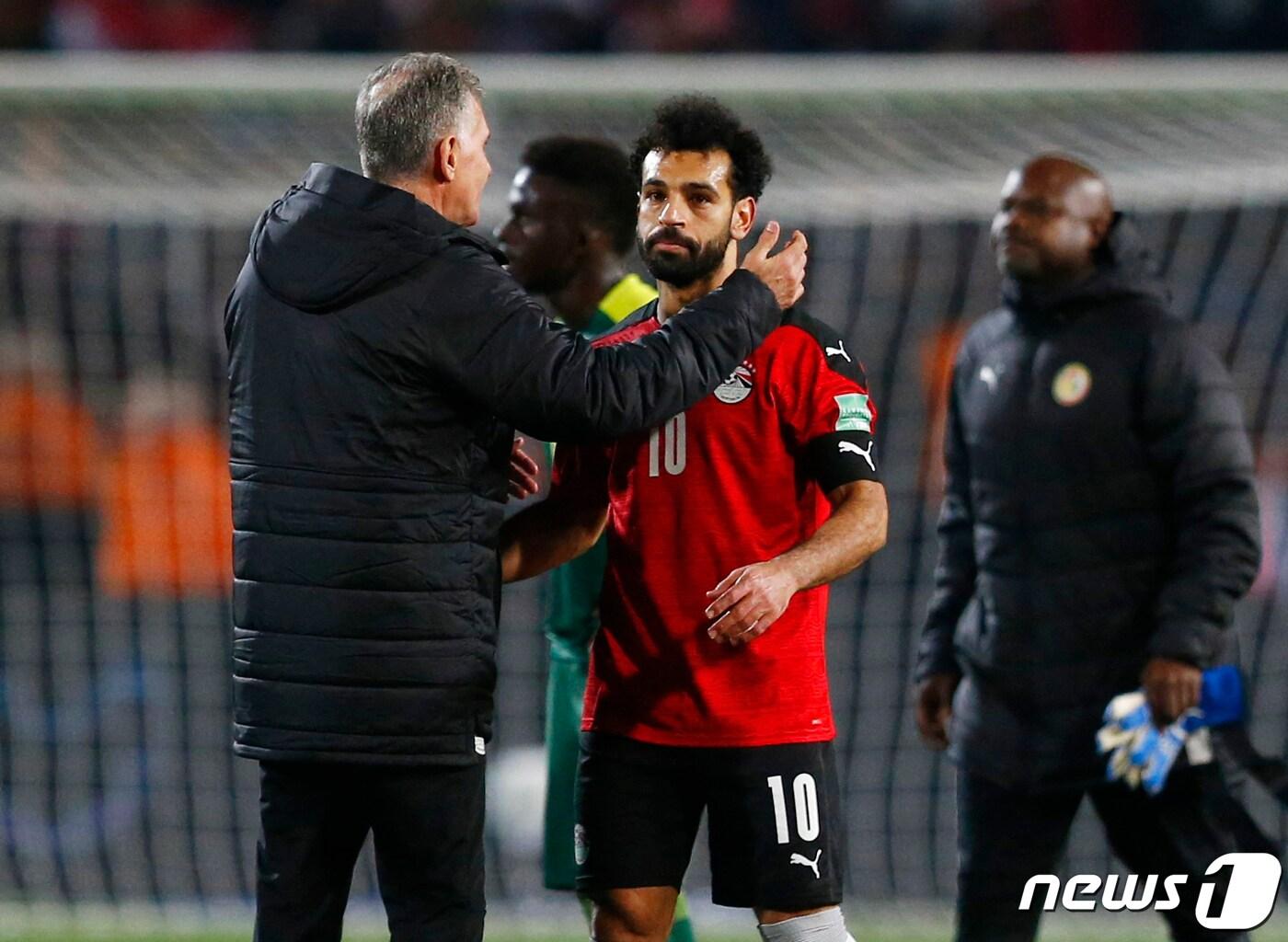 본문 이미지 - 승부차기서 레이저 테러를 당했던 이집트 대표팀 살라 ⓒ 로이터=뉴스1