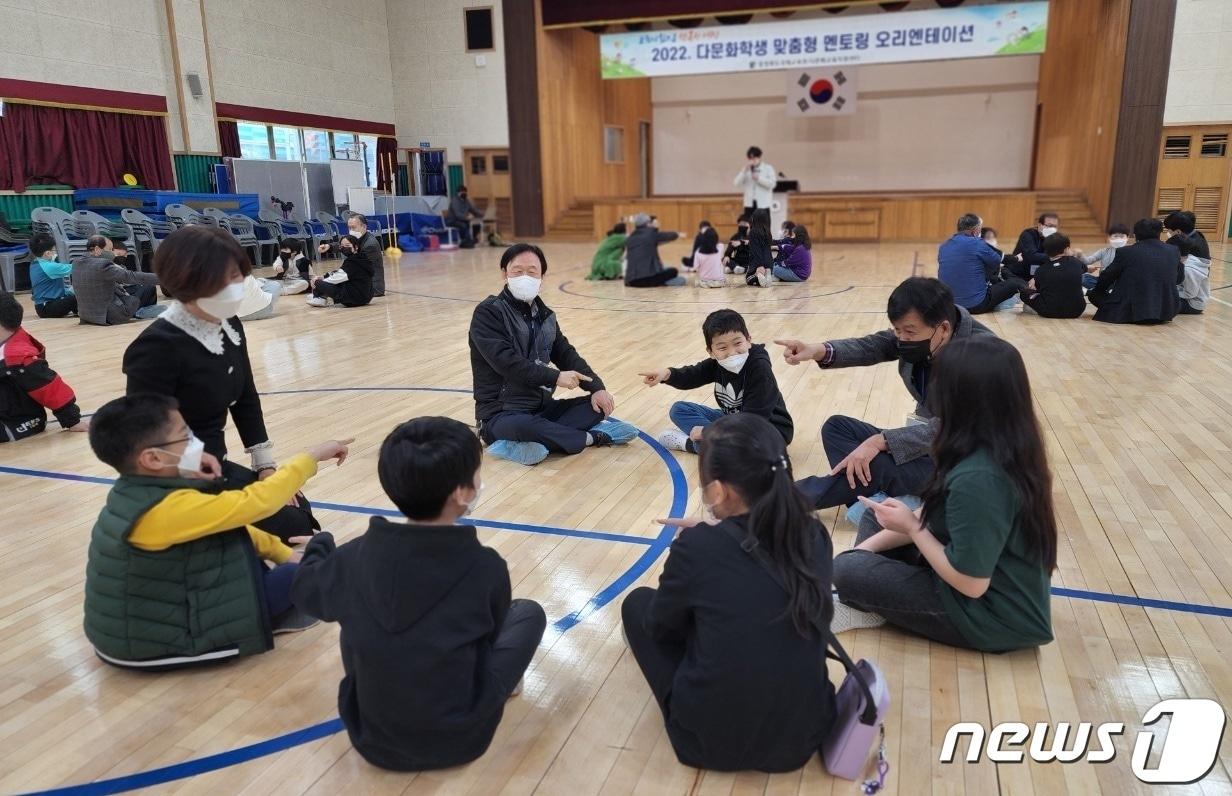 본문 이미지 - 충북국제교육원 다문화학생 멘토링 프로그램 운영 모습.ⓒ 뉴스1