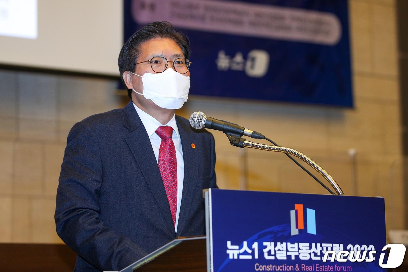 본문 이미지 - 송석준 국회 국토교통위원회 국민의힘 간사가 31일 서울 중구 대한상공회의소에서 열린 2022 뉴스1 건설부동산 포럼에서 축사를 하고 있다.  2022.3.31/뉴스1 ⓒ News1 안은나 기자