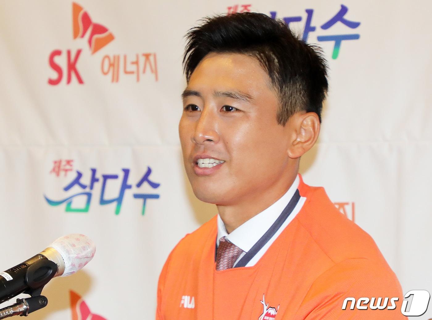 본문 이미지 - 현역 은퇴를 선언한 제주 유나이티드의 구자철. /뉴스1 ⓒ News1 오미란 기자