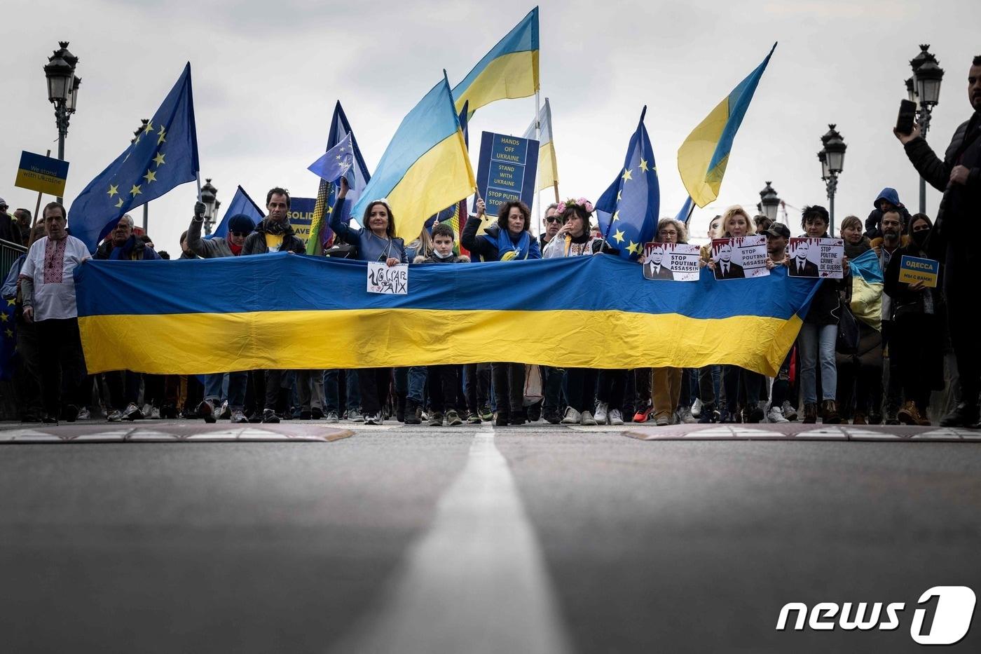 6일(현지시간) 프랑스 남부 툴로즈에서 우크라이나를 침공한 러시아를 규탄하는 시위가 벌어지고 있다. ⓒ AFP=뉴스1 ⓒ News1 정윤미 기자