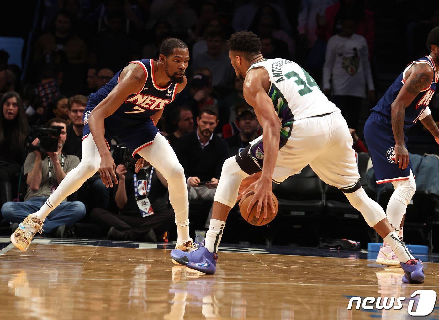 본문 이미지 - 밀워키 벅스가 브루클린 네츠를 1점 차로 꺾었다. ⓒ AFP=뉴스1