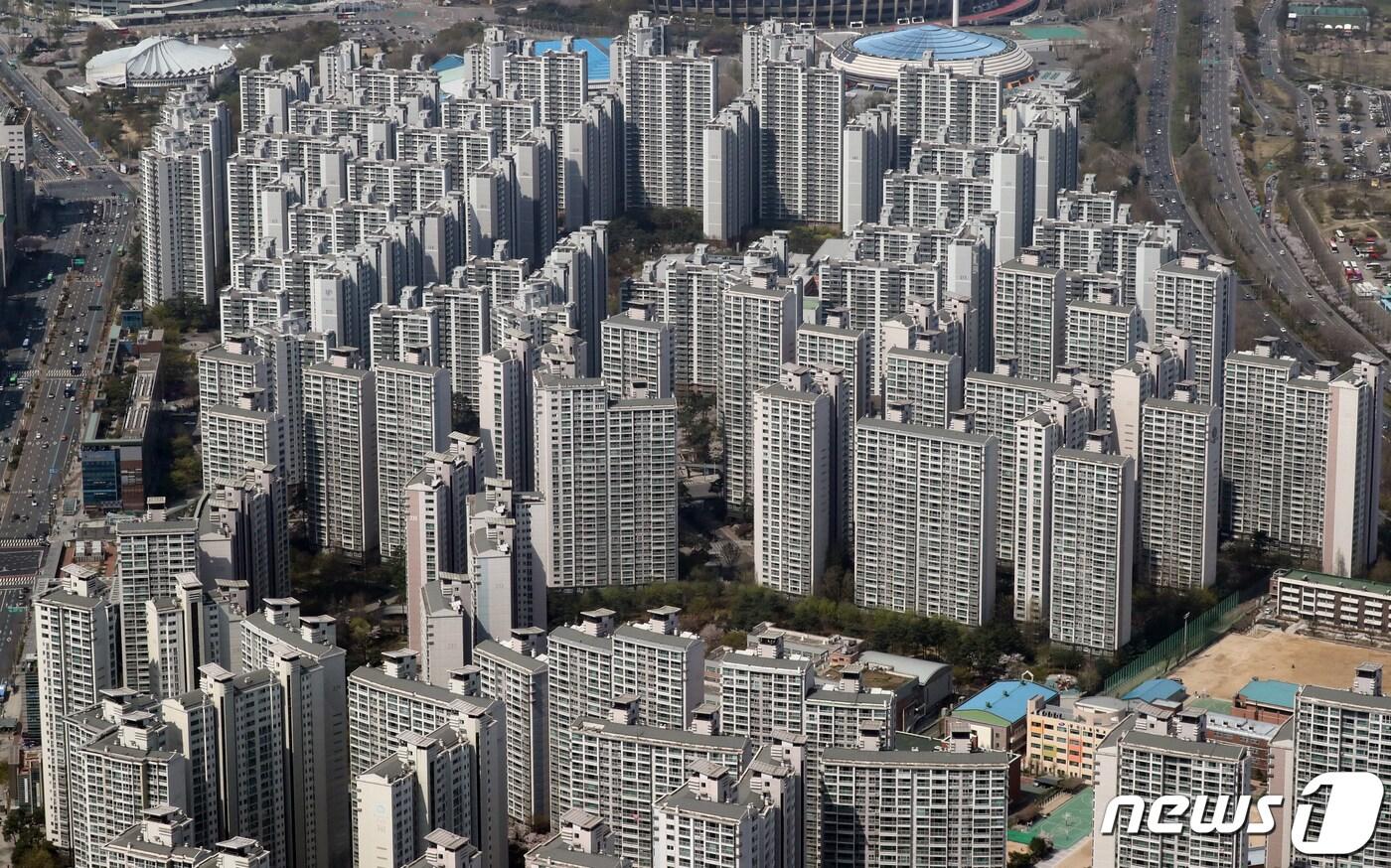 본문 이미지 - 서울 아파트 단지의 모습(자료사진). 2022.4.10/뉴스1 ⓒ News1 장수영 기자