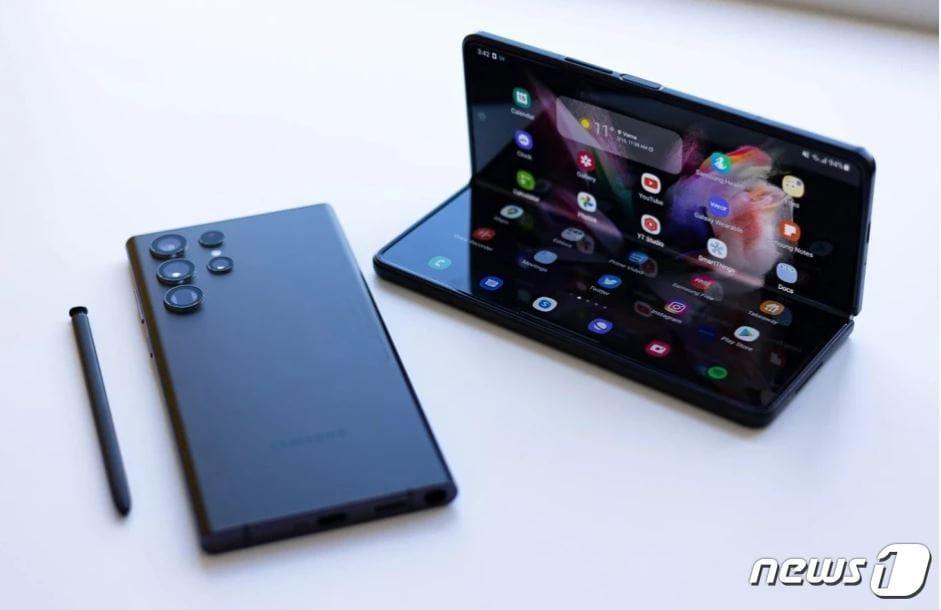 본문 이미지 - 갤럭시Z폴드4 예상 이미지 (IT매체 '폰 아레나' 갈무리) ⓒ 뉴스1ⓒ 뉴스1