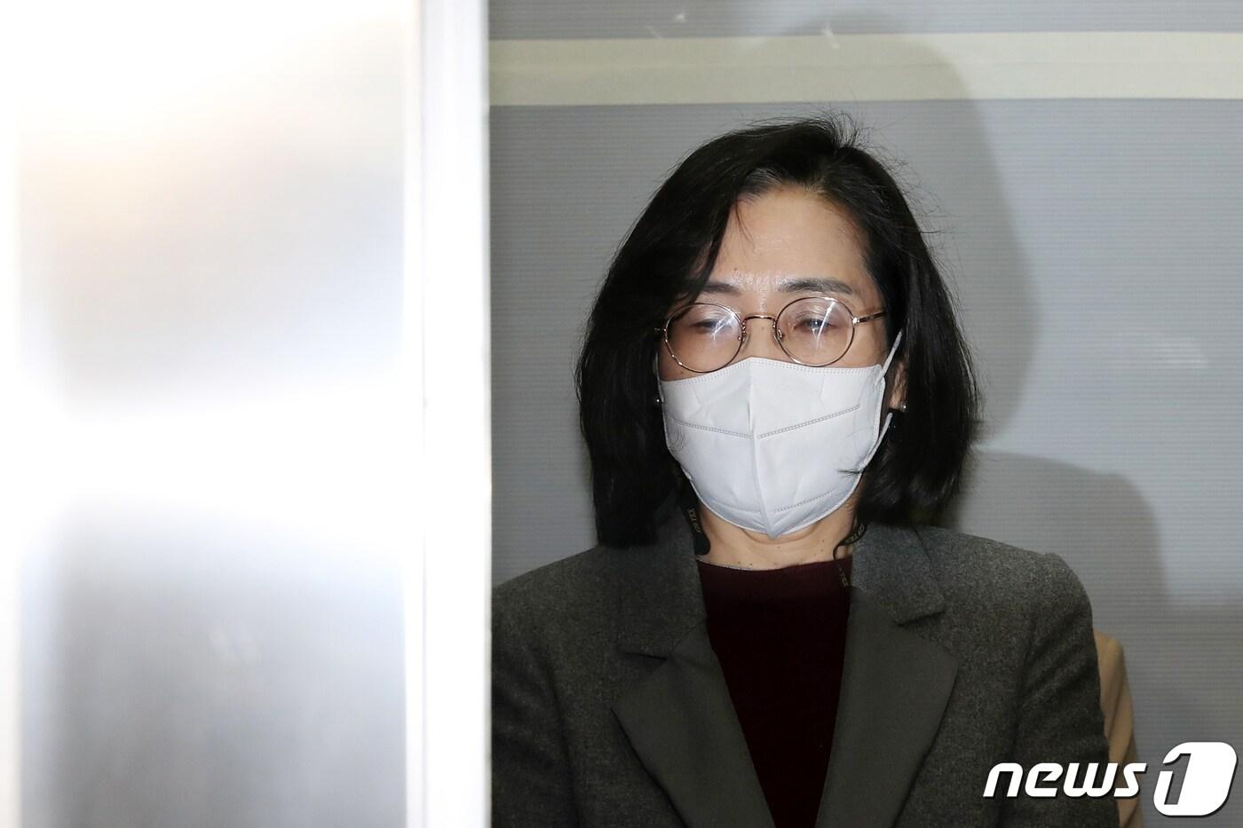본문 이미지 - 김현숙 여성가족부 장관 후보자가 11일 오전 서울 서대문구 한국청소년활동진흥원에 마련된 인사청문회 사무실로 출근하고 있다. 2022.4.11/뉴스1 ⓒ News1 이승배 기자
