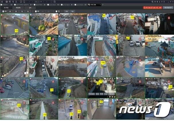 본문 이미지 - 경남도는 도내 전역에 지능형 CCTV 152곳, 공중화장실 비상벨 176곳을 설치할 예정이라고 11일 밝혔다. 경남의 지능형CCTV 관제 화면.(경남도 전경)2022.4.11.ⓒ 뉴스1