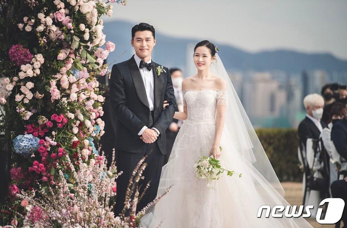 본문 이미지 - 현빈(왼쪽) 손예진 /(VAST엔터테인먼트 제공) 2022.4.12/뉴스1