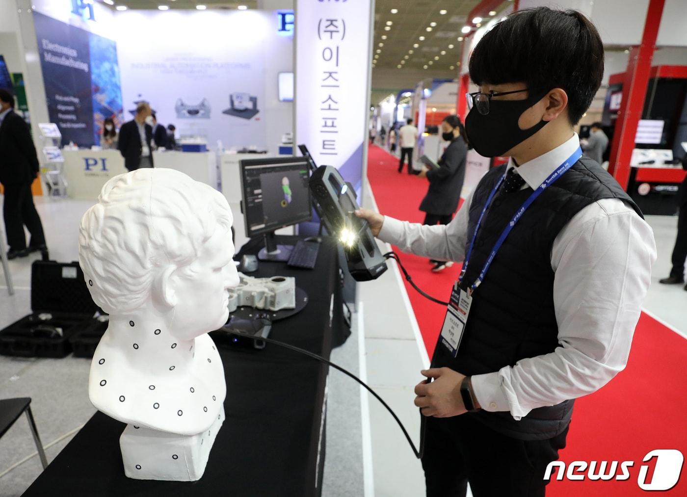 본문 이미지 - 3D프린팅 시연 모습. /뉴스1 ⓒ News1 김진환 기자