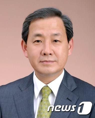 본문 이미지 - 윤석열 대통령 당선인이 13일 오후 서울 종로구 통의동 인수위 공동기자회견장에서 새 정부 2차 인선을 발표했다. 사진은 김인철 사회부총리 겸 교육부장관 후보자. (대통령직인수위원회 제공) 2022.4.13/뉴스1 ⓒ News1 인수위사진기자단