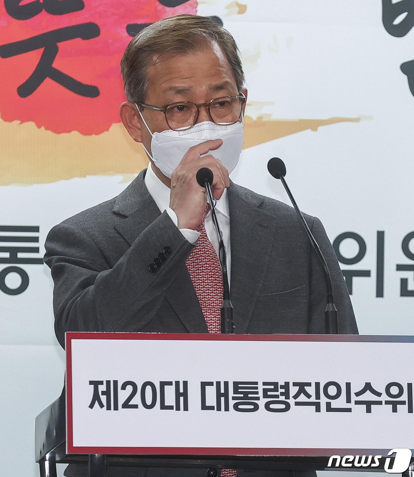 본문 이미지 - 김인철 사회부총리 겸 교육부 장관 후보자가 13일 서울 종로구 통의동 대통령직인수위원회에서 열린 2차 내각 발표 기자회견에서 취재진의 질문에 답변하고 있다. 2022.4.13/뉴스1 ⓒ News1 인수위사진기자단