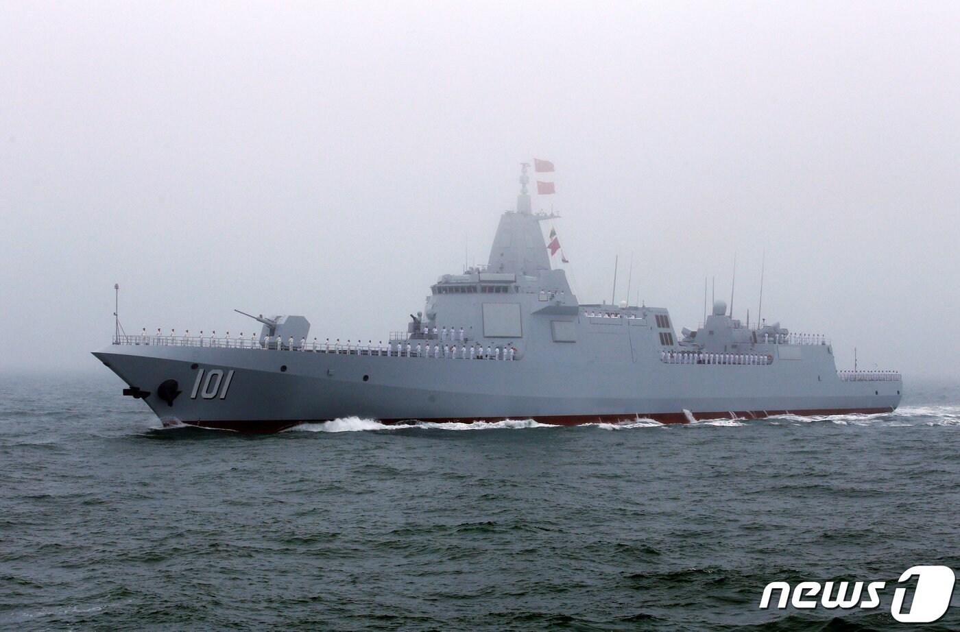 본문 이미지 - 중국 최신예 군함인 055형. ⓒ 로이터=뉴스1 ⓒ News1 정윤영 기자