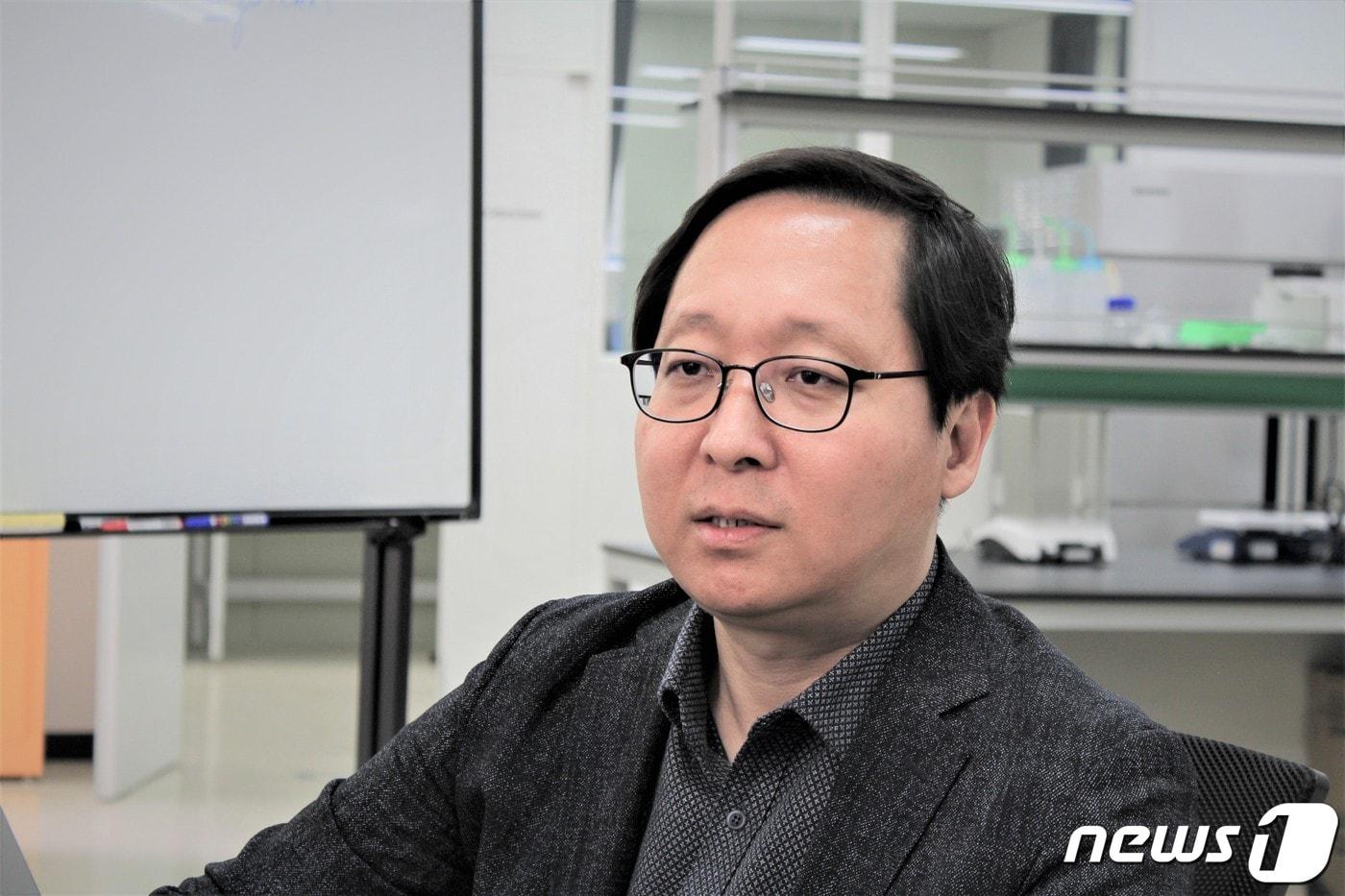 14일 이승재 씨엔엘테라퓨틱스 대표가 대전 본사에서 <뉴스1>과 인터뷰를 진행했다. ⓒ 뉴스1