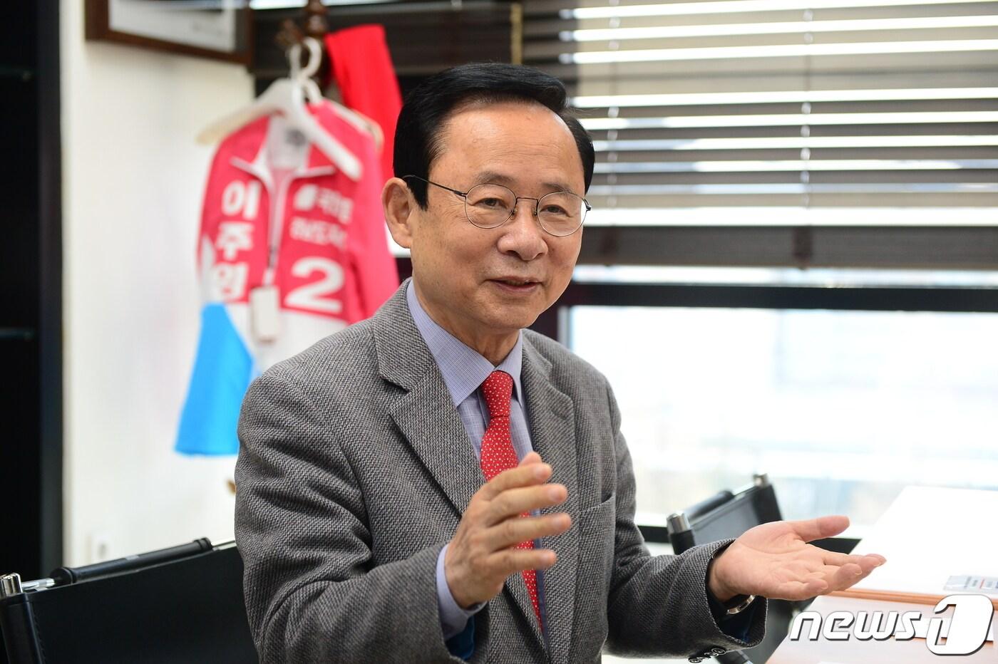 본문 이미지 - 이주영 전 해양수산부 장관이 15일 뉴스1과 인터뷰를  하고 있다. 2022.4.15. ⓒ News1 강대한 기자