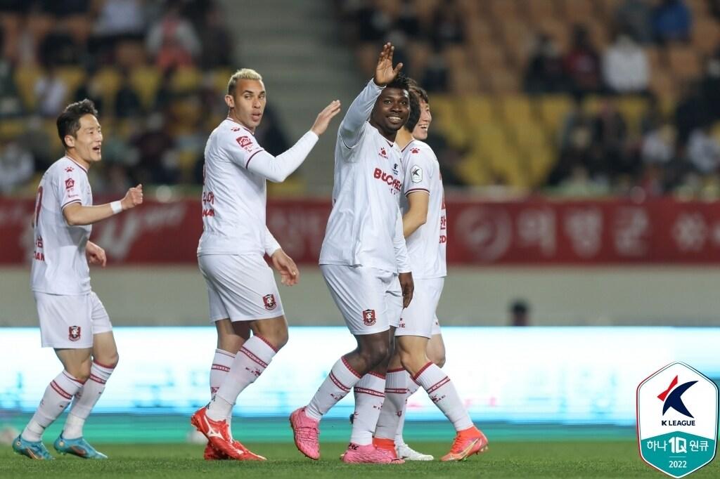 본문 이미지 - 부천FC가 경남FC를 3-2로 이겼다.(한국프로축구연맹 제공)ⓒ 뉴스1