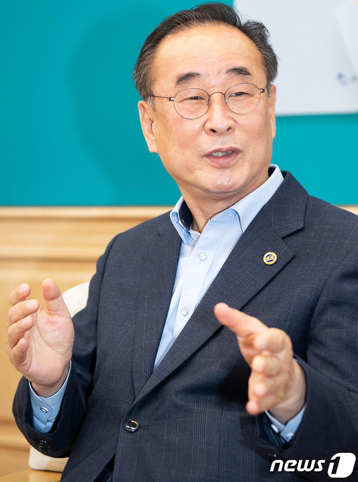 본문 이미지 - 뉴스1과 인터뷰하는 장세용 구미시장/ⓒ 뉴스1