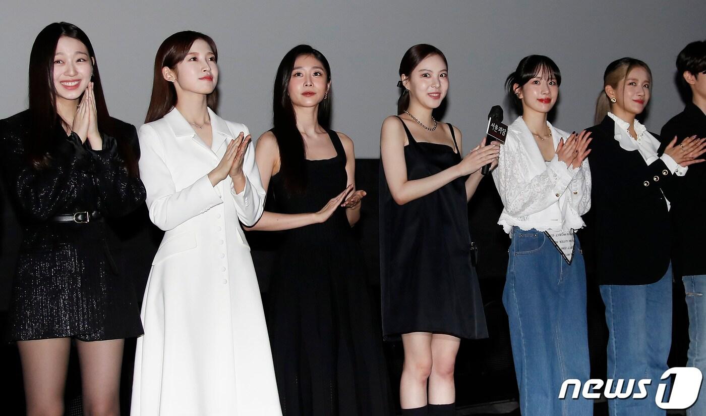 배우 이수민(왼쪽부터), 아린, 서지수, 이열음, 설아, 엑시가, 18일 오후 서울 강남구 코엑스에서 열린 '서울괴담' 언론시사회에서 무대 인사를 하고 있다. '서울괴담‘은 복수, 욕망, 저주에서 시작된 죽음보다 더한 공포를 선사하는 괴이하고 기이한 10가지 이야기를 다룬 옴니버스이다. 2022.4.18/뉴스1 ⓒ News1 권현진 기자