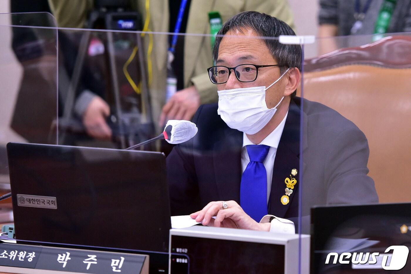 본문 이미지 - 19일 서울 여의도 국회에서 열린 법제사법위원회 법안심사제1소위원회의에서 박주민 소위원장이 발언을 하고 있다. (공동취재)2022.4.19/뉴스1 ⓒ News1 허경 기자