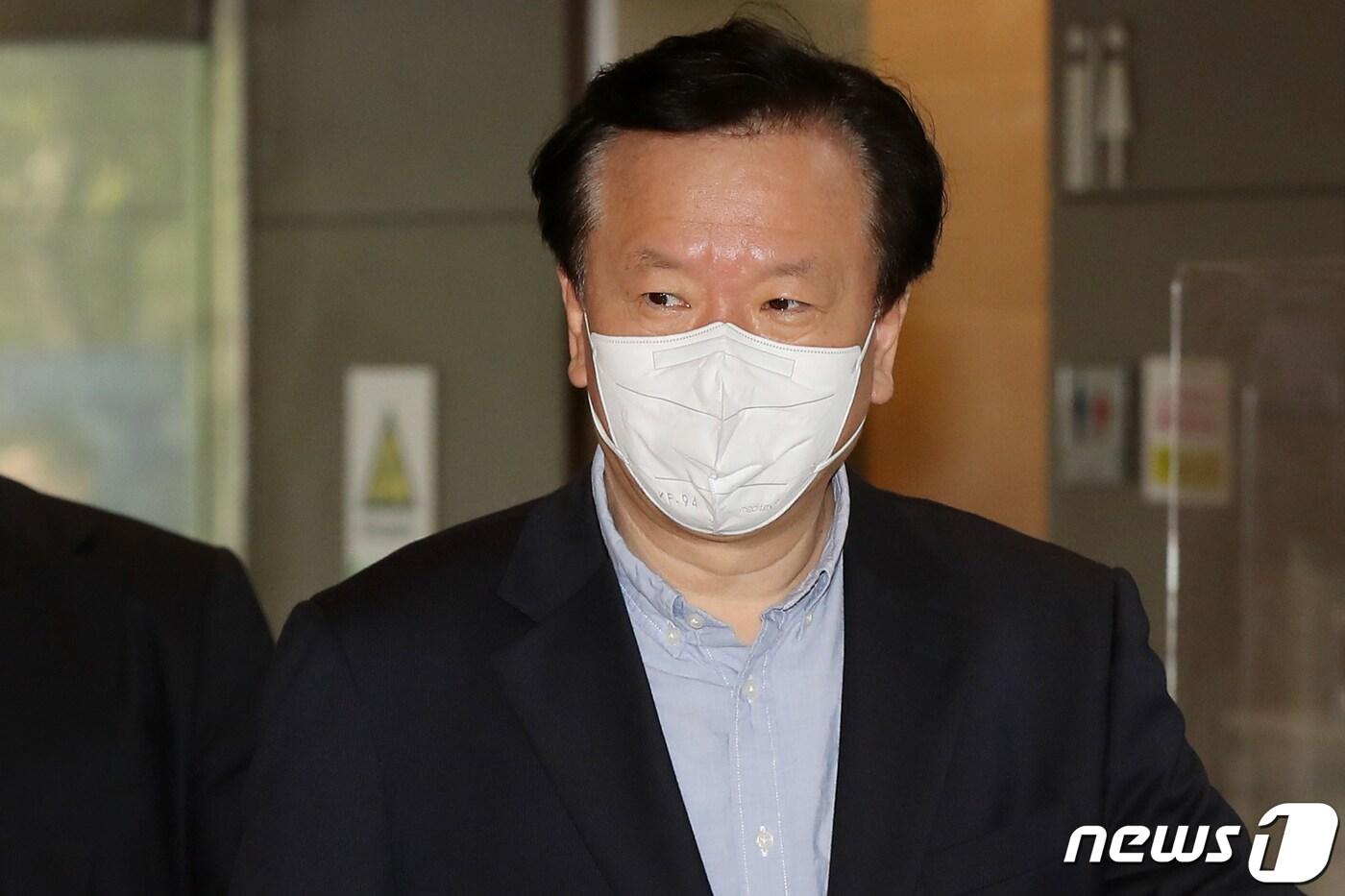 본문 이미지 - 정호영 보건복지부 장관 후보자가 서울 서대문구 국민연금공단 서울북부지역본부에 마련된 인사청문회 준비 사무실로 출근하고 있다./뉴스1 ⓒ News1 민경석 기자