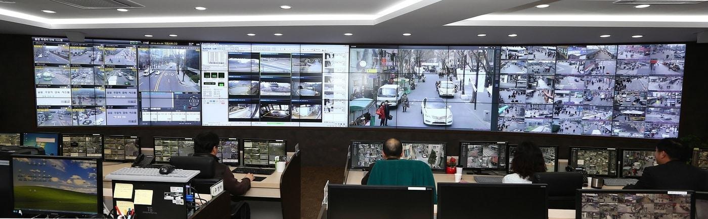 본문 이미지 - CCTV 관제센터 내부(종로구 제공).ⓒ 뉴스1