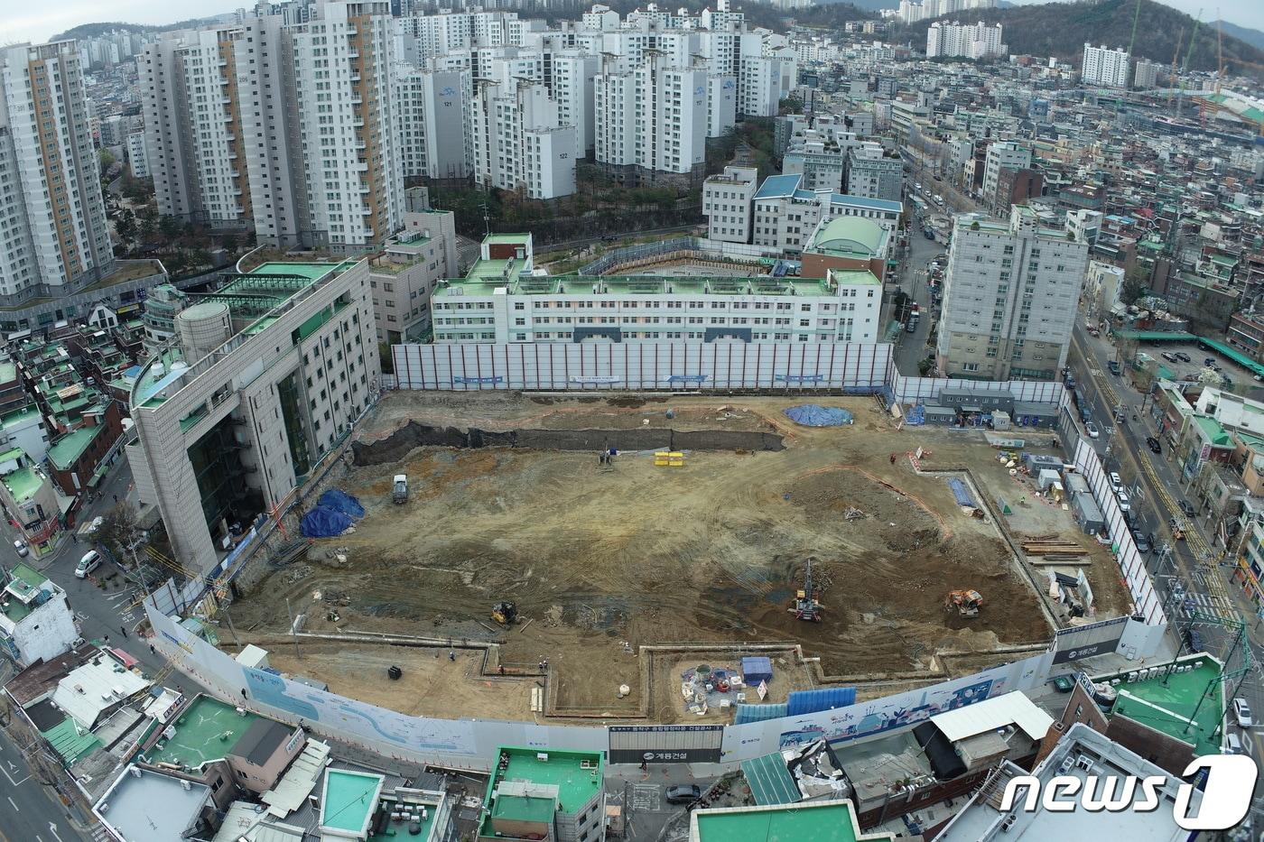 본문 이미지 - 터파기 공사가 진행 중인 장승배기 종합행정타운(공작구 제공).ⓒ 뉴스1