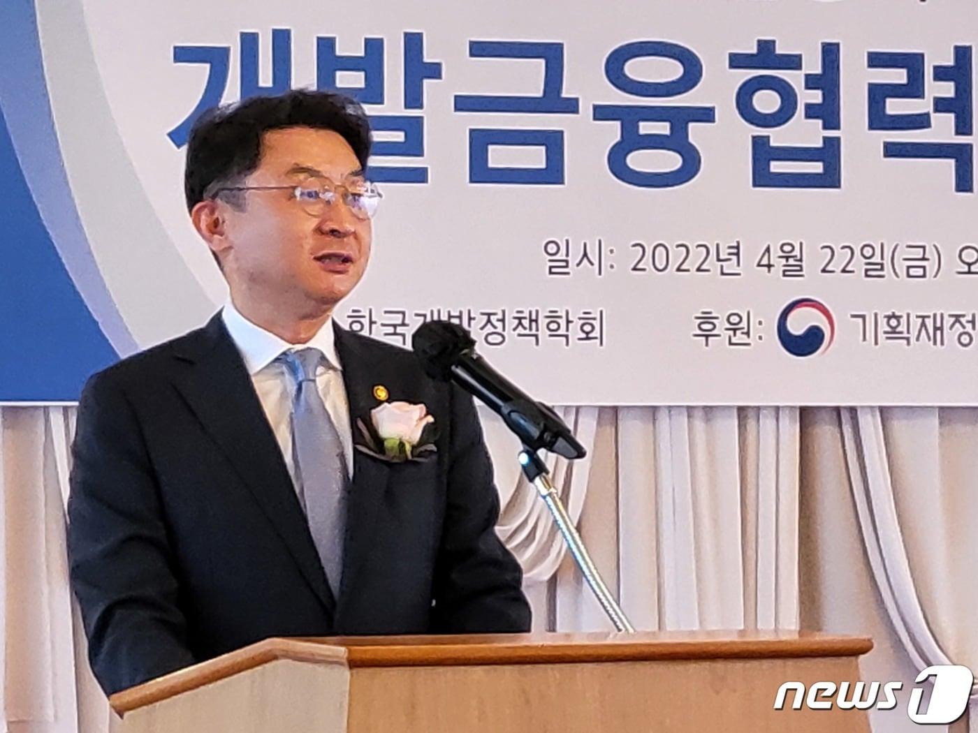 본문 이미지 - 이억원 전 기획재정부 1차관. (기획재정부 제공) 2022.4.22/뉴스1