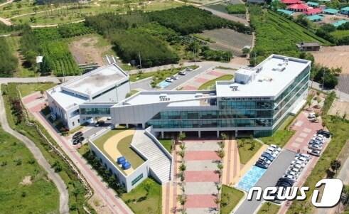 본문 이미지 - 전북대 농축산용미생물산업육성지원센터 전경.ⓒ 뉴스1