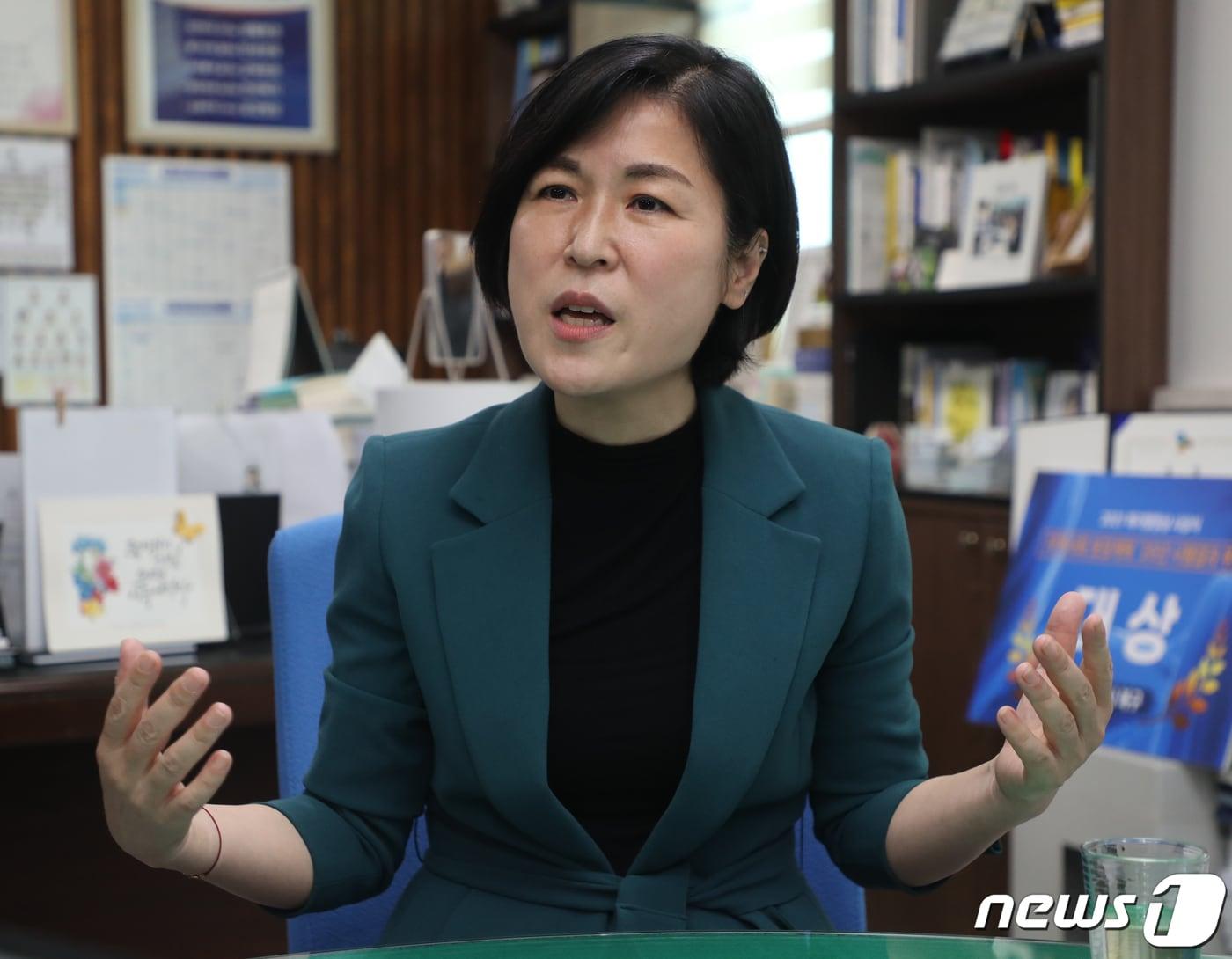 본문 이미지 - 정명희 부산 북구청장이 22일 북구청에서 <뉴스1>과 인터뷰를 하고 있다. 2022.4.22/뉴스1 ⓒ News1 김영훈 기자