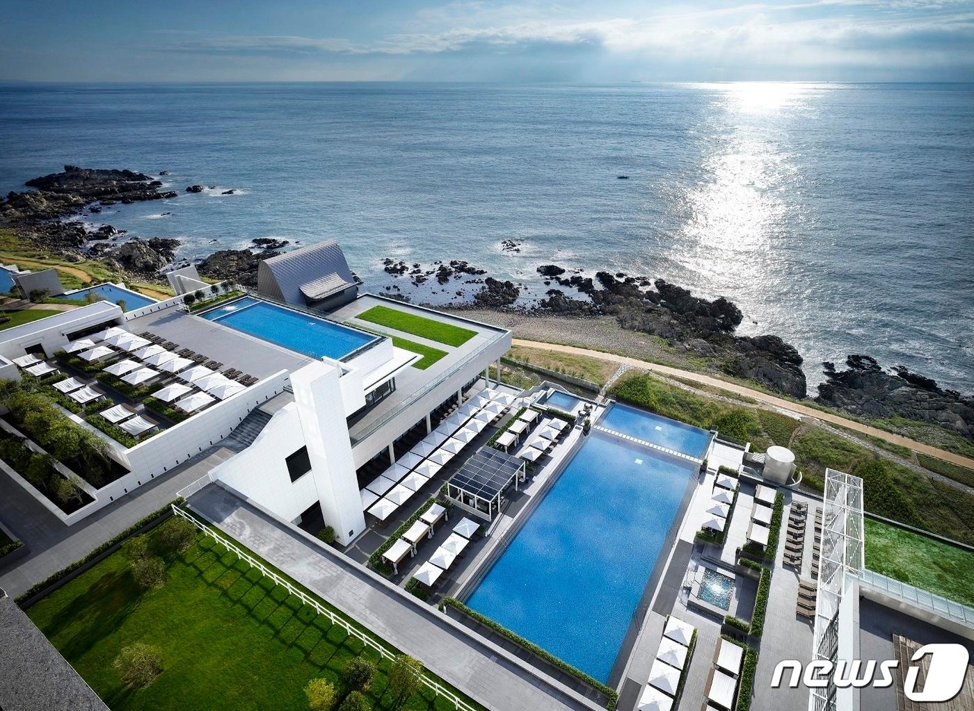 본문 이미지 - 아난티 힐튼 부산 '인피니티풀'.(힐튼 부산 제공) ⓒ 뉴스1