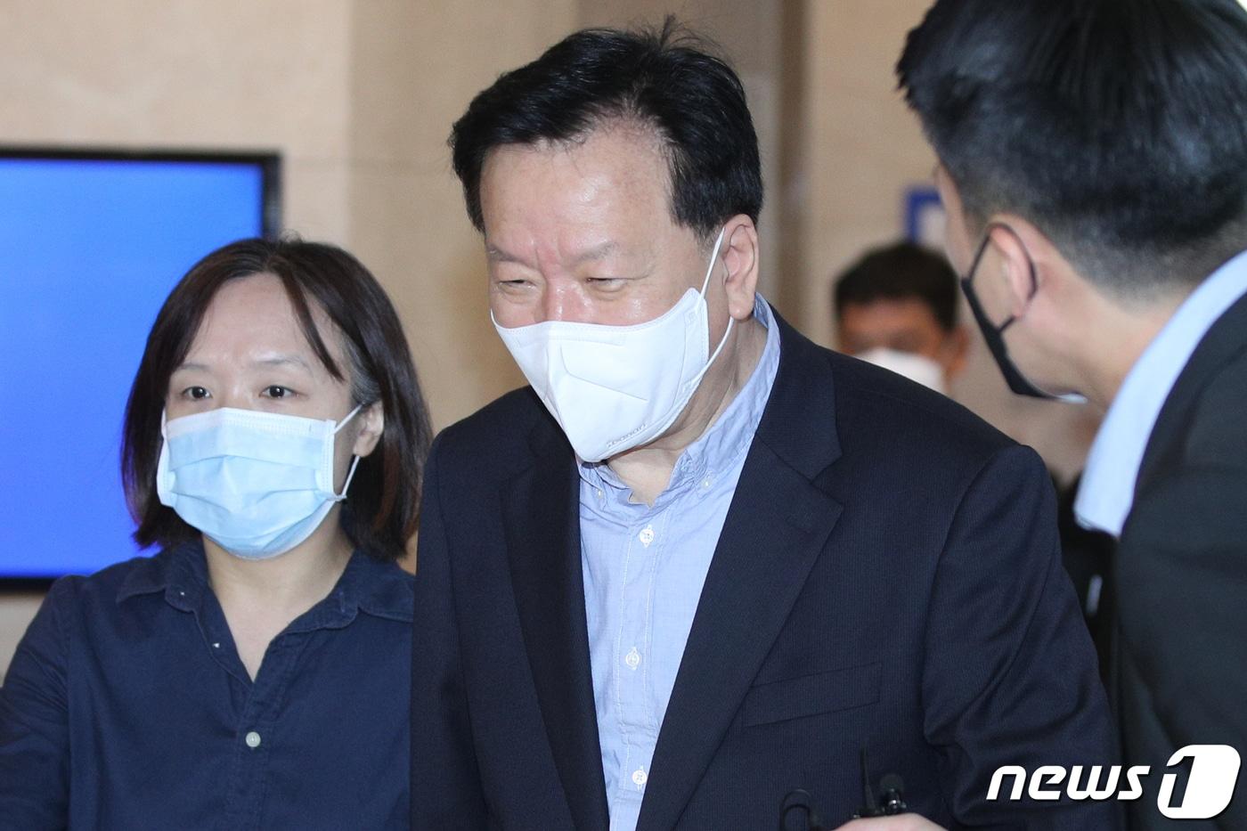 정호영 보건복지부 장관 후보자가 26일 오전 서대문구 국민연금공단 서울북부지역본부에 마련된 인사청문회 준비 사무실로 출근하고 있다. 2022.4.26/뉴스1 ⓒ News1 안은나 기자