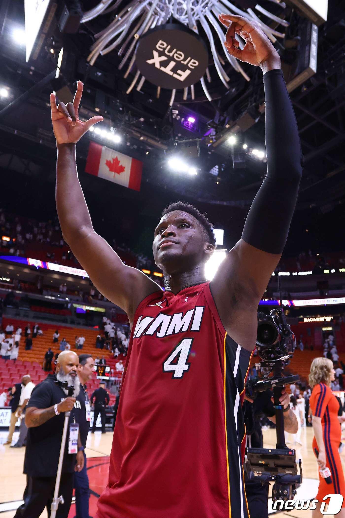 본문 이미지 - NBA 마이애미가 애틀랜타를 꺾고 플레이오프 2라운드에 진출했다.ⓒ AFP=뉴스1