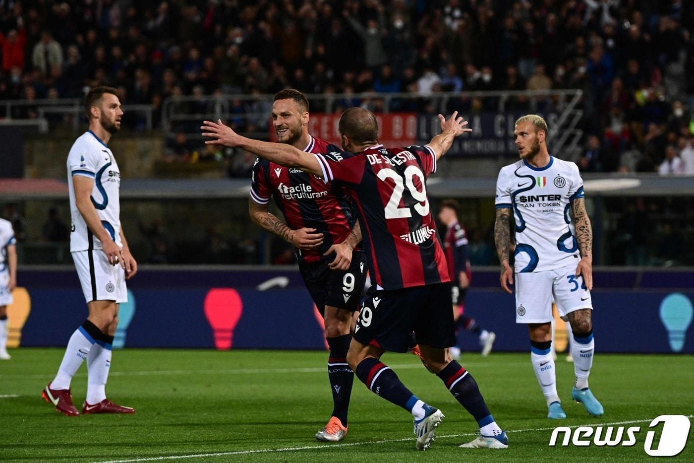 본문 이미지 - 볼로냐에 덜미가 잡힌 인터밀란. ⓒ AFP=뉴스1