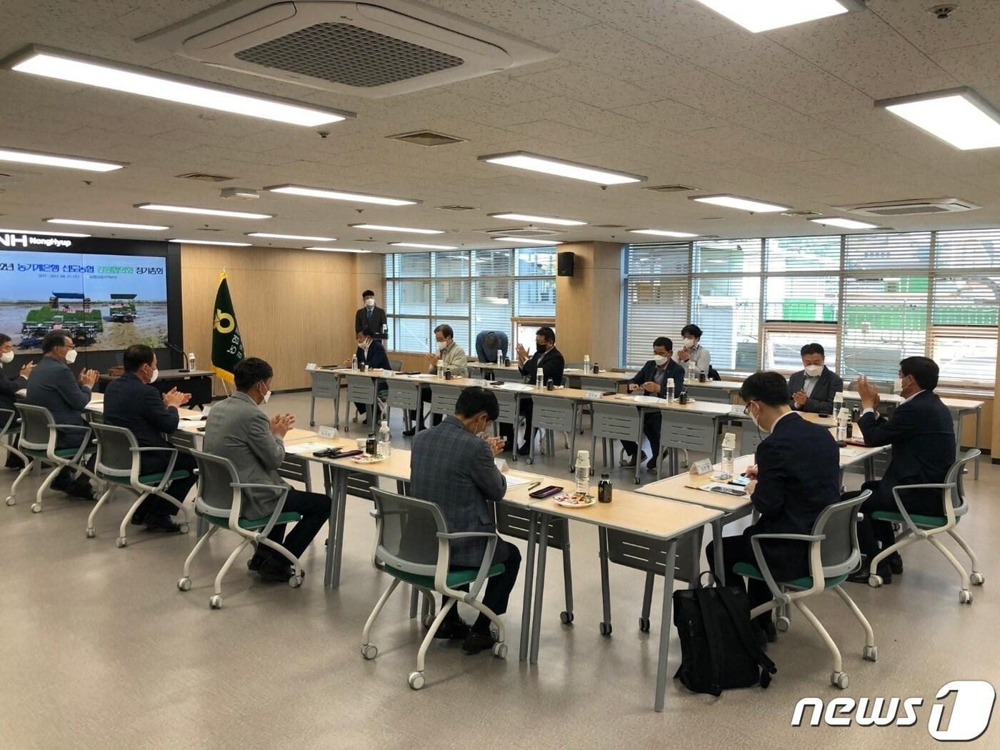 본문 이미지 - 농기계 은행 선도농협 강원협의회 정기총회(농협 강원지역본부 제공) 2022.4.27/뉴스1