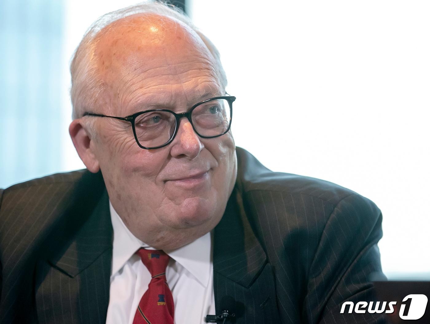 본문 이미지 - 에드윈 퓰너&#40;Edwin John Feulner Jr.&#41; 미국 헤리티지재단 아시아연구센터 회장이 28일 오후 서울 영등포구 여의도 콘레드 호텔에서 뉴스1과 인터뷰를 하고 있다. 2022.4.28/뉴스1 ⓒ News1 김진환 기자