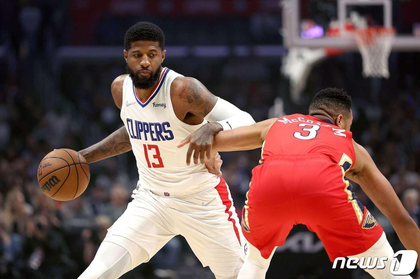 본문 이미지 - NBA LA클리퍼스가 뉴올리언즈를 꺾고 서부 콘퍼런스 8위를 확정지었다. ⓒ AFP=뉴스1