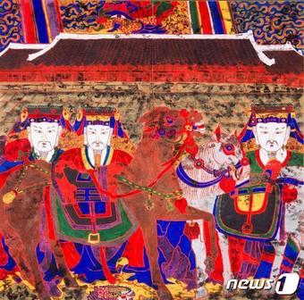 본문 이미지 - 박생광 화백의 작품 '제왕'(진주시 제공). ⓒ 뉴스1