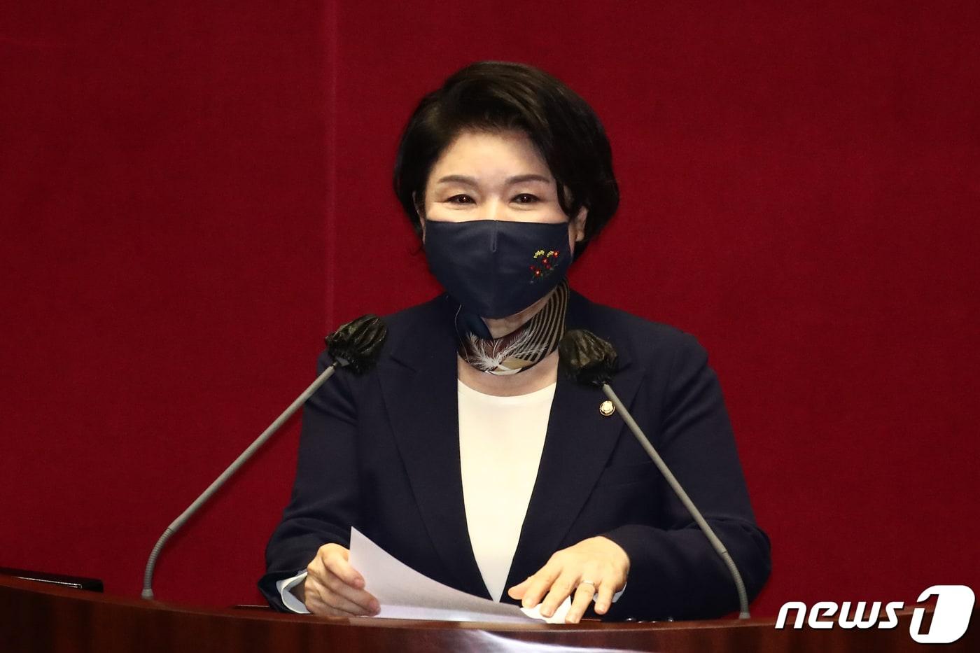 본문 이미지 - 서울 서초구갑 재-보궐선거에서 당선된 조은희 국민의힘 의원이 5일 서울 여의도 국회에서 열린 본회의에서 인사말을 하고 있다. 2022.4.5/뉴스1 ⓒ News1 허경 기자