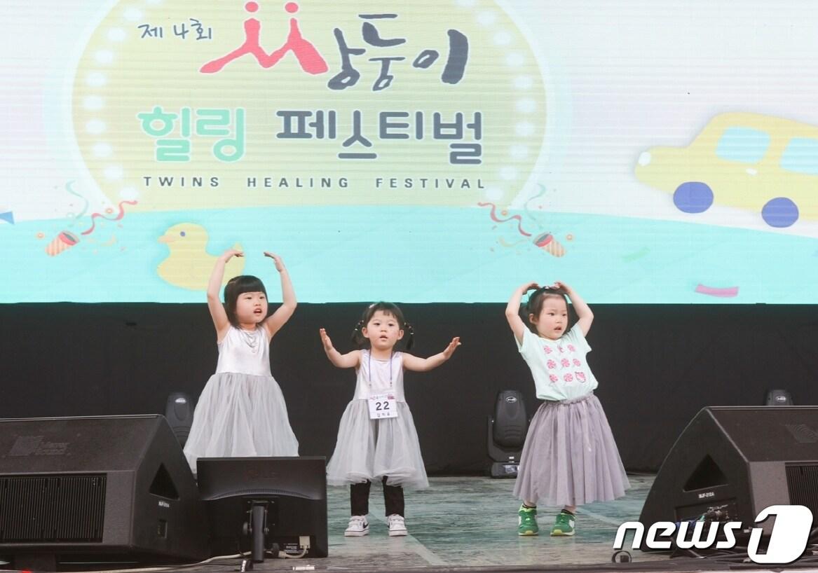 본문 이미지 - 4월 개최 예정이었던 쌍둥이힐링페스티벌이 하반기로 연기됐다.ⓒ 뉴스1