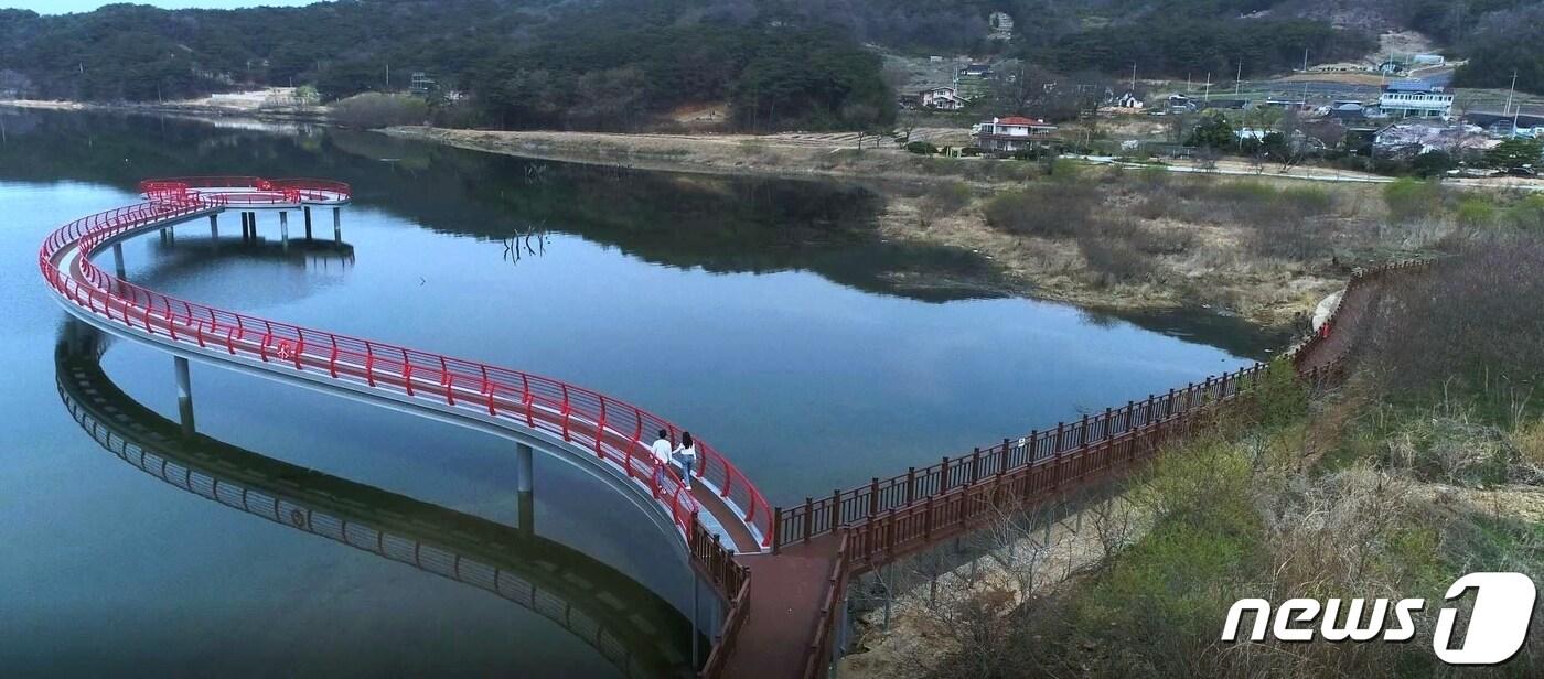 영광 불갑저수지 수변 산책로. ⓒ News1