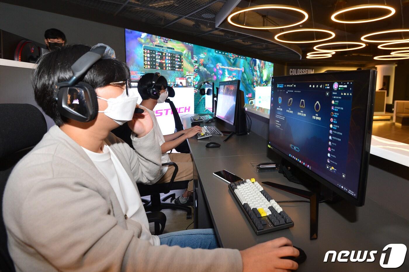 . 'e스포츠 콜로세움'은 전 세계 대학생 5만여 명이 동시에 인터넷을 접속해 경기를 관람할 수 있도록 메타버스상의 시설이다. 2022.4.6/뉴스1 ⓒ News1 최창호 기자