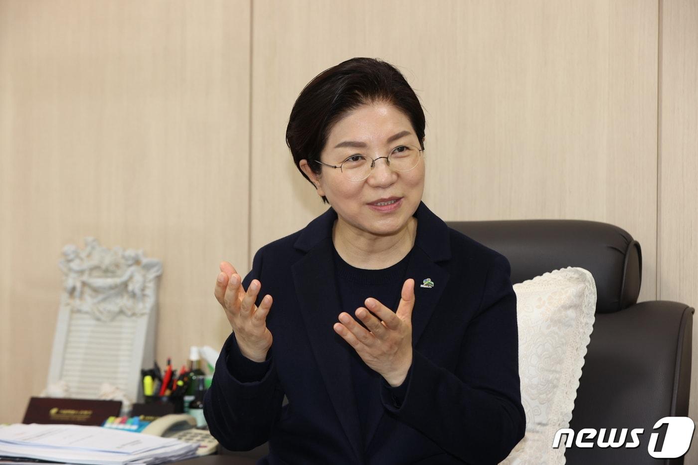 본문 이미지 - 김미경 은평구청장이 지난 5일 서울 은평구청 집무실에서 뉴스1과 인터뷰를 하고 있다.  ⓒ 뉴스1