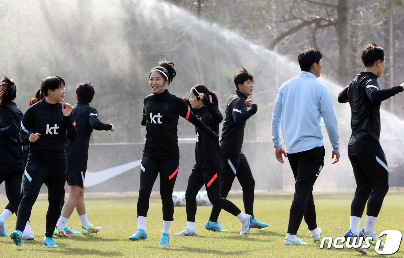 본문 이미지 - 18일 파주NFC에 소집하는 여자 축구대표팀. /뉴스1 ⓒ News1 장수영 기자